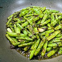 #黃河路美食#幹煸橄榄菜四季豆的做法圖解7
