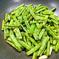 #黃河路美食#幹煸橄榄菜四季豆的做法圖解5
