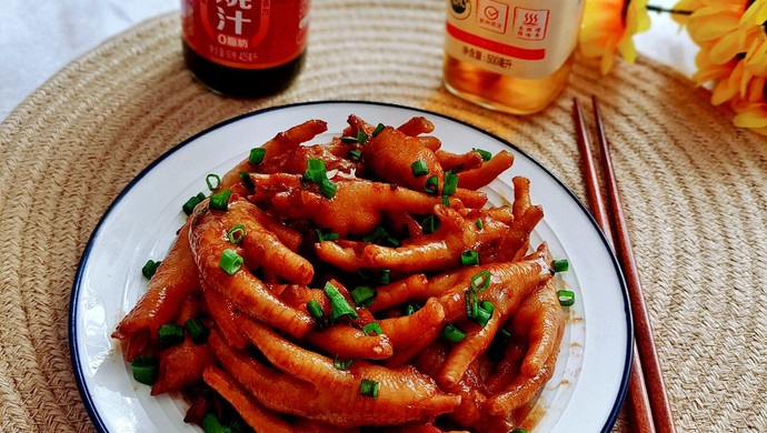軟軟糯糯，鹹甜适口的紅燒雞爪