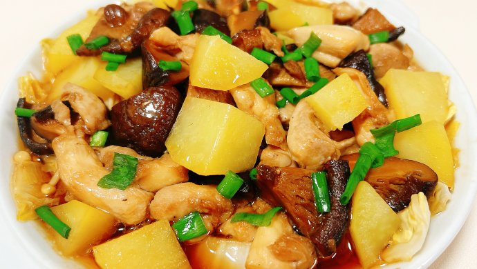 土豆蒸雞肉，鮮嫩夠味還營養的家常菜